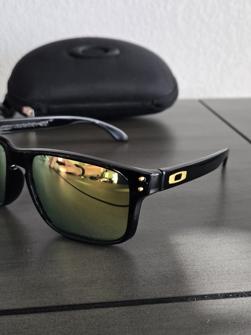 Oakley Holbrook